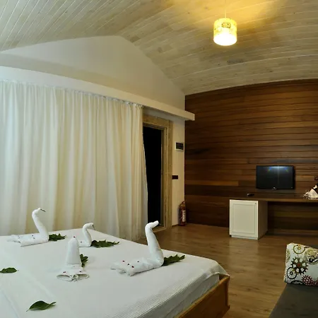 Apella Hotel *